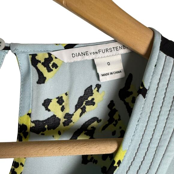 Diane von Furstenberg Silk Abstract Print Short Sleeve Sheath Mini Dress Size 0 - Picture 6 of 11